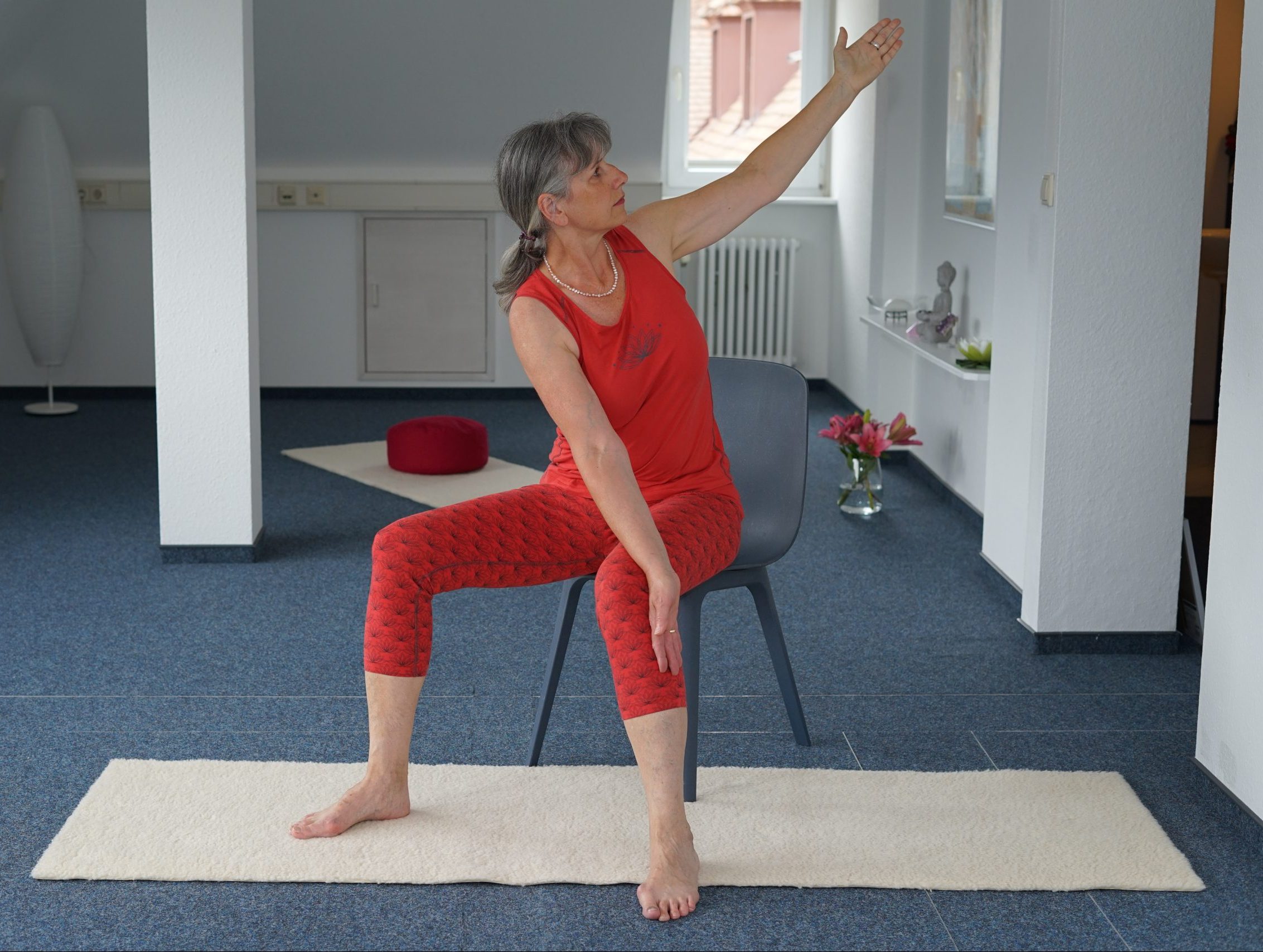 Yoga übungen Auf Dem Stuhl Stuhl-Yoga - Lotusyoga | Freiburg